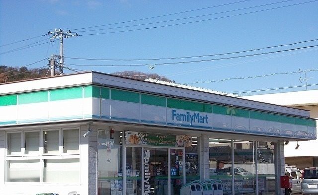 近くのファミリーマート三島柳郷地店まで170m(徒歩3分)