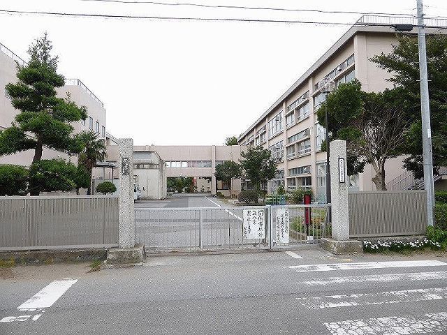 近くの小学校まで1,400m（徒歩18分）