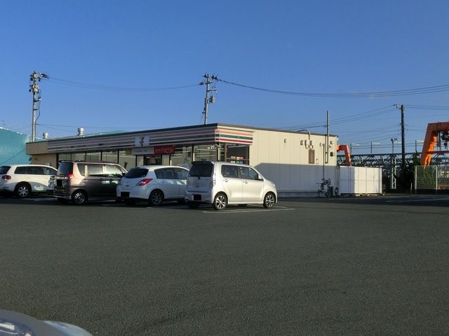 近くのセブンイレブンまで950m（徒歩12分）