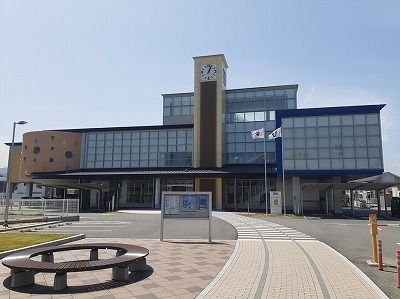 近くの東かがわ市立図書館様まで700m（徒歩9分）