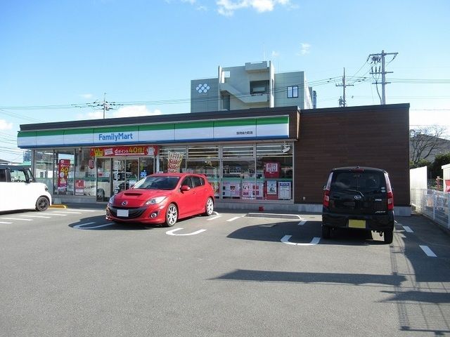 近くのファミリーマート防府自力町店まで900m（徒歩12分）