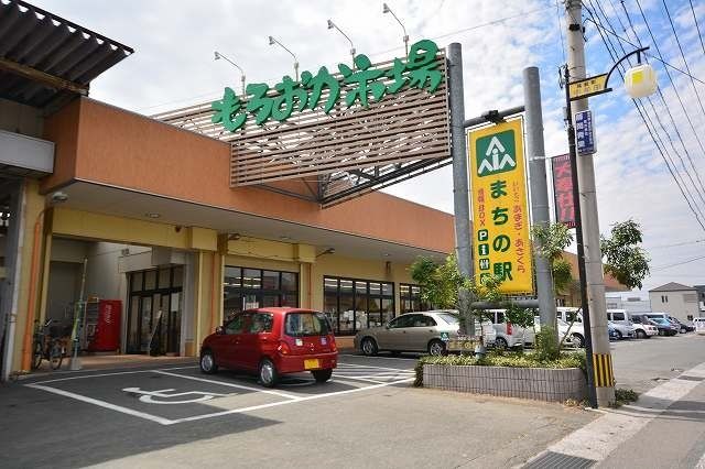 近くのもろおか市場まで450m(徒歩6分)