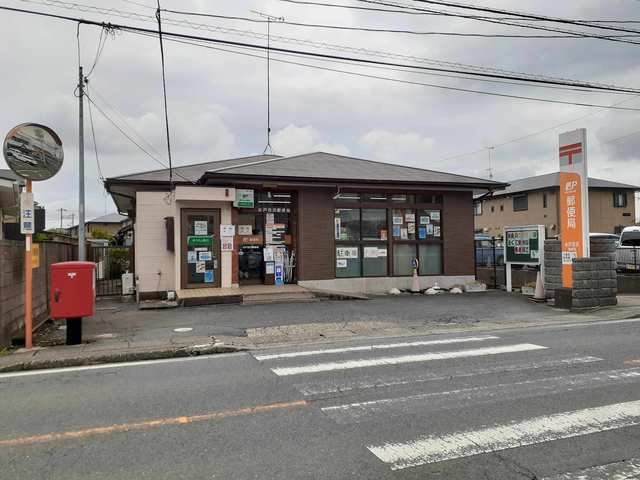 近くの郵便局まで400m（徒歩5分）