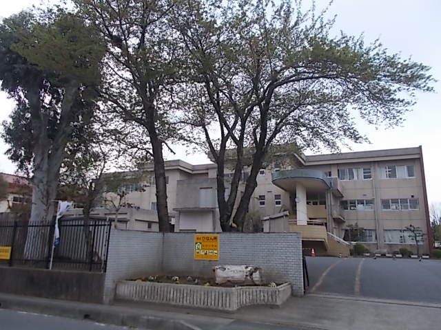 近くの小学校まで950m（徒歩12分）