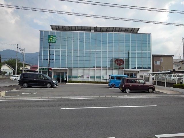 近くの伊予銀行中萩支店まで1,000m(徒歩13分)