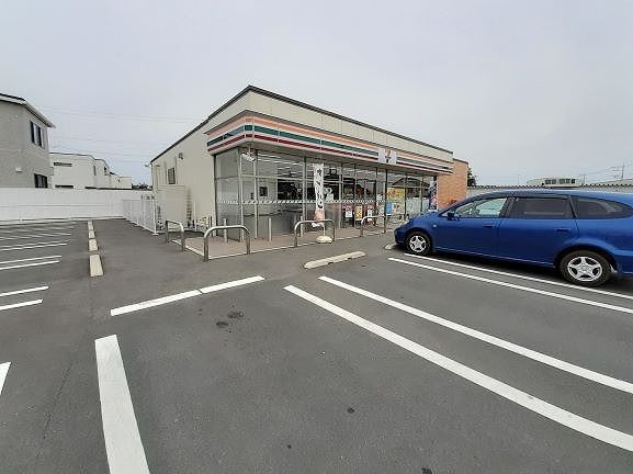 近くのセブンイレブン太田市鳥山上町店まで750m（徒歩10分）