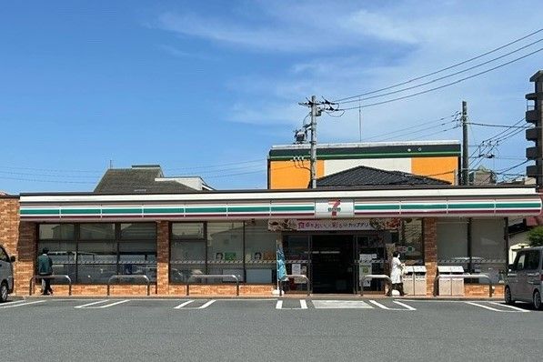 近くのセブンイレブンまで550m（徒歩7分）