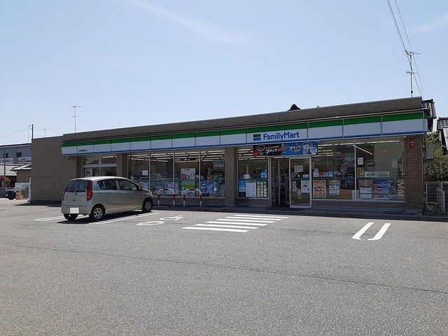 近くのファミリーマート本津幡駅前店まで280m(徒歩4分)