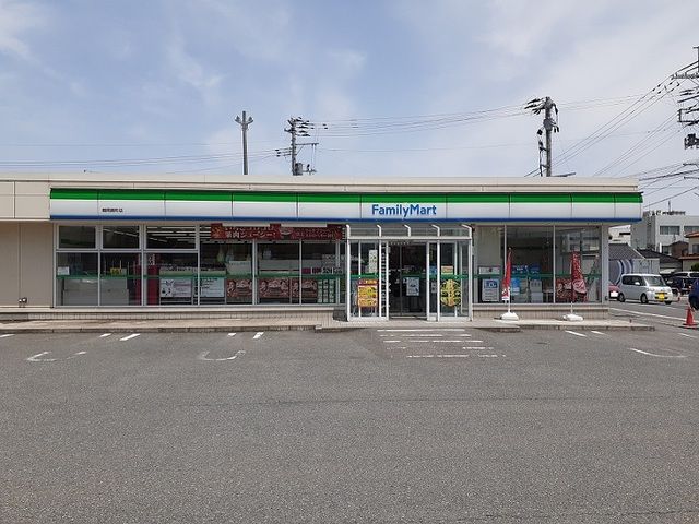 近くのファミリーマート　鶴岡錦町店まで750m（徒歩10分）