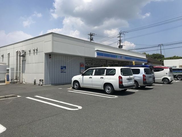 近くのローソンまで300m（徒歩4分）