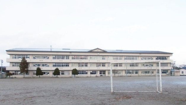 近くの一関市立萩荘中学校まで1,800m(徒歩23分)