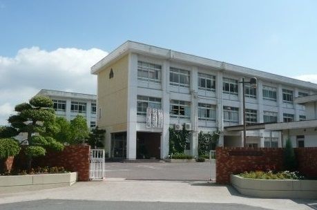 近くの福木中学校まで2,000m（徒歩25分）