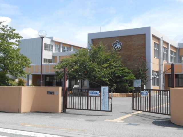 近くの虎姫学園まで380m（徒歩5分）