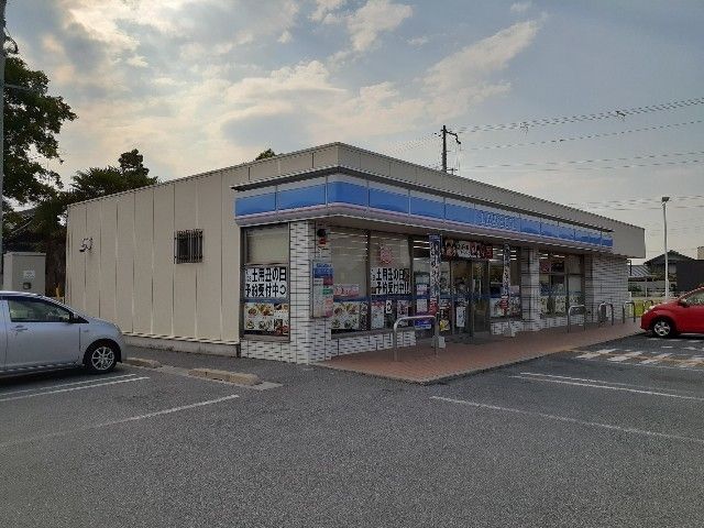 近くのコンビニまで50m（徒歩1分）