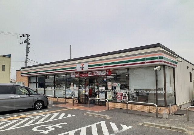 近くのセブンイレブンまで550m（徒歩7分）