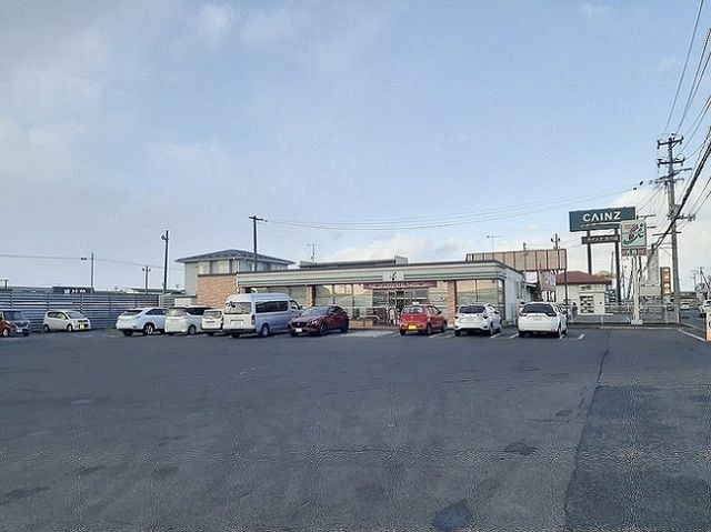 近くのコンビニまで550m（徒歩7分）