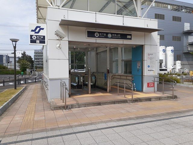 近くの駅まで2,373m（徒歩30分）