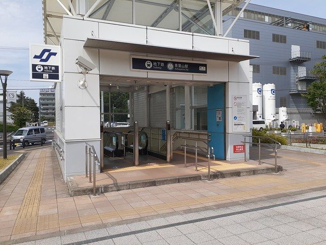 近くの仙台市営地下鉄東西線青葉山駅まで2,366m（徒歩30分）