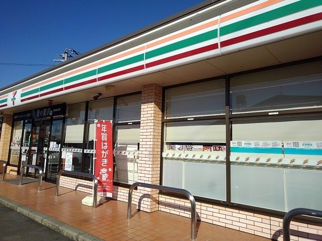 近くのコンビニまで650m（徒歩9分）