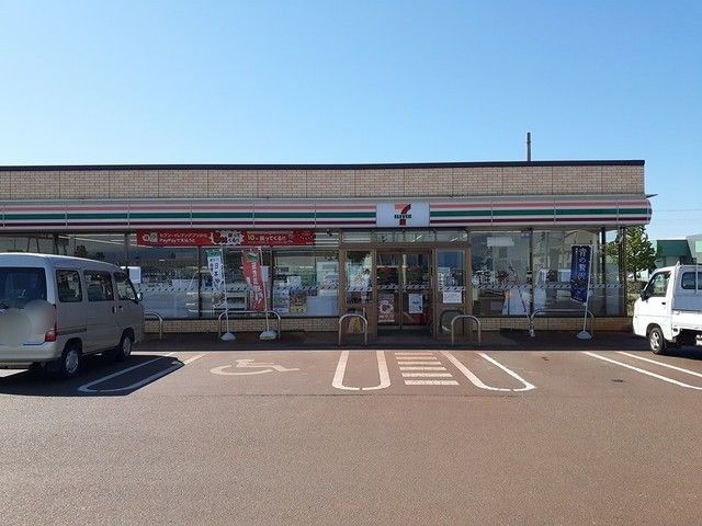 近くのセブンイレブン庄名余目月屋敷店まで190m（徒歩3分）