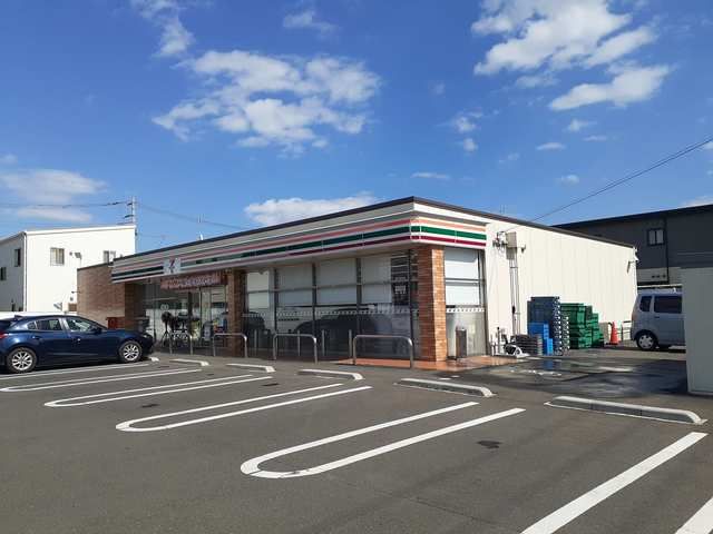 近くのコンビニまで158m（徒歩2分）