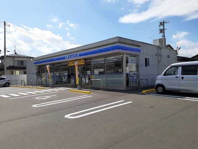 近くのコンビニまで731m（徒歩10分）