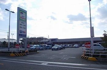 近くのマルアイ白浜店まで500m（徒歩7分）