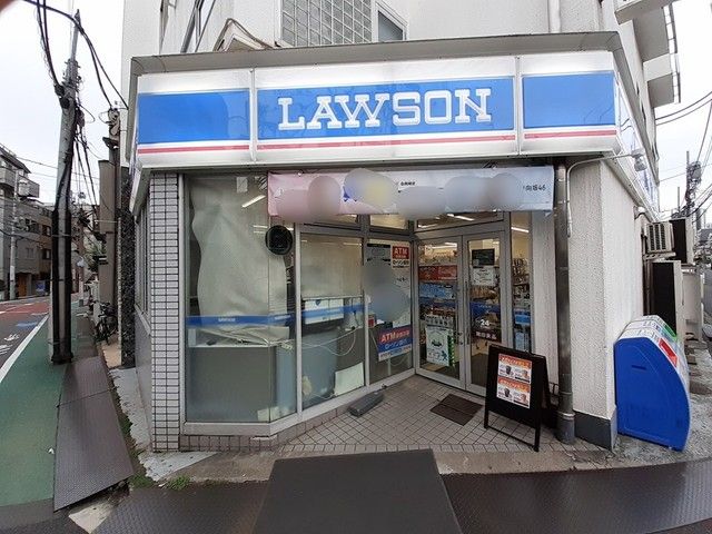 近くのローソン白金三光店まで83m（徒歩2分）
