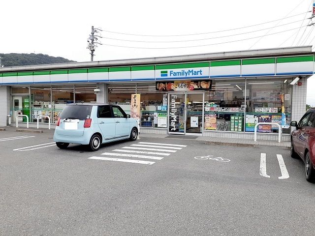 近くのファミリーマート大垣赤坂店まで172m（徒歩3分）