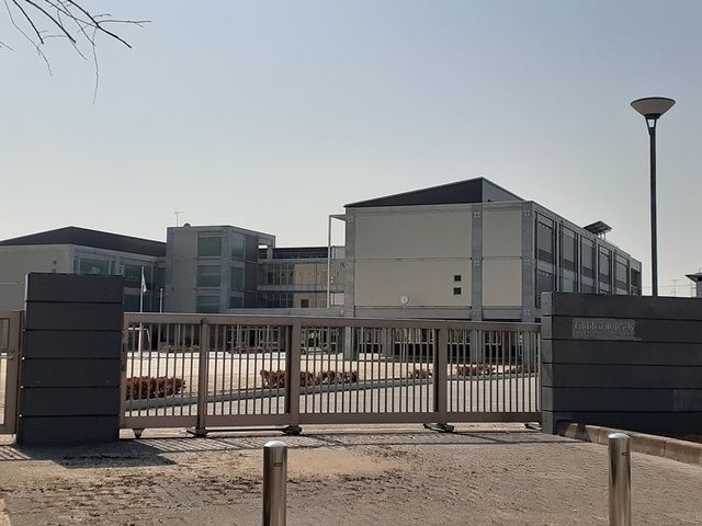 近くの石岡市立東小学校まで565m(徒歩8分)
