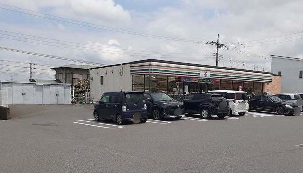 近くのセブンイレブン木更津祇園店まで500m（徒歩7分）