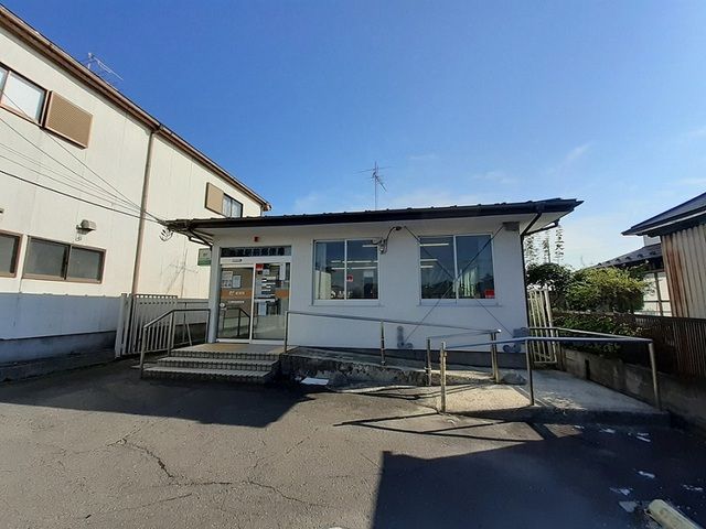 近くの郵便局まで1,300m（徒歩17分）