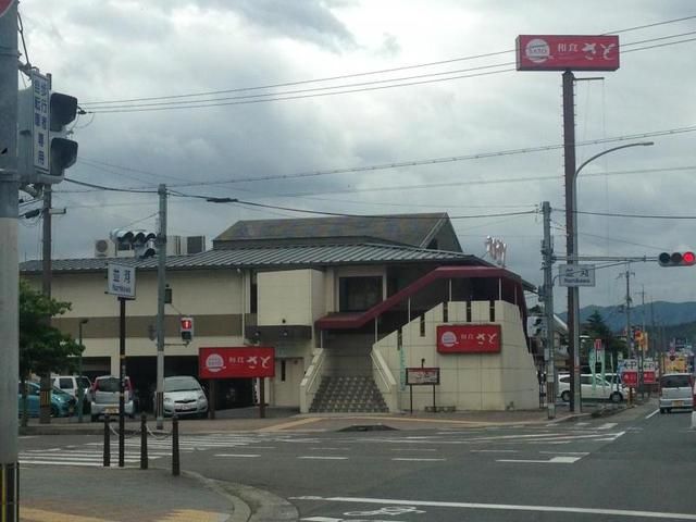 近くの和食さとまで700m(徒歩9分)