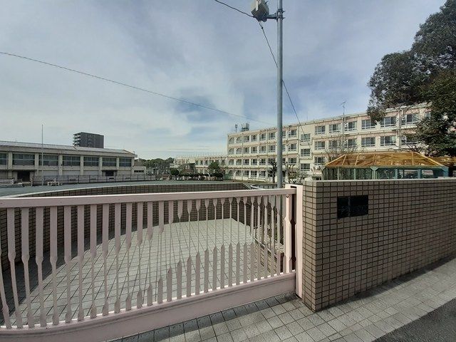 近くの名古屋市立戸笠小学校まで480m(徒歩6分)