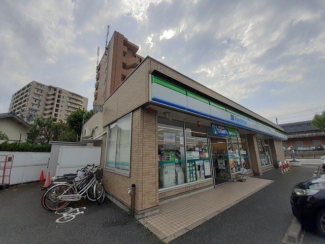 近くのコンビニまで386m（徒歩5分）