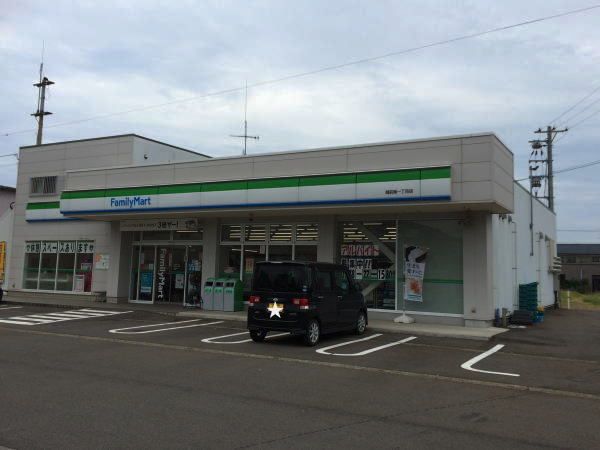 近くのコンビニまで600m（徒歩8分）