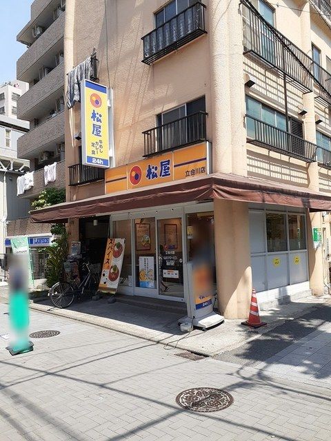 近くの飲食店まで289m（徒歩4分）