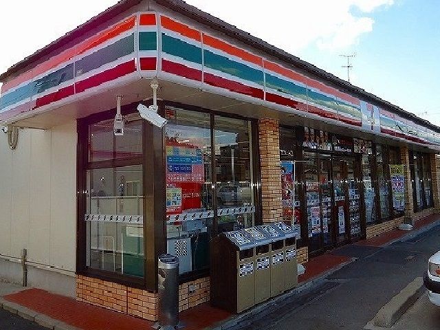 近くのセブンイレブンまで1,400m(徒歩18分)