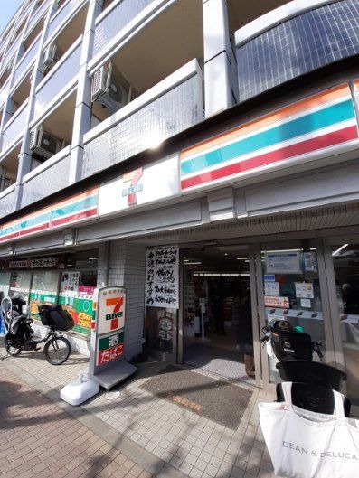 近くのコンビニまで350m（徒歩5分）