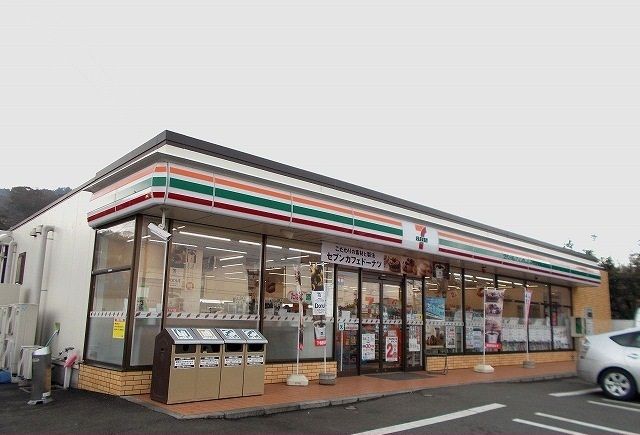 近くのコンビニまで850m（徒歩11分）