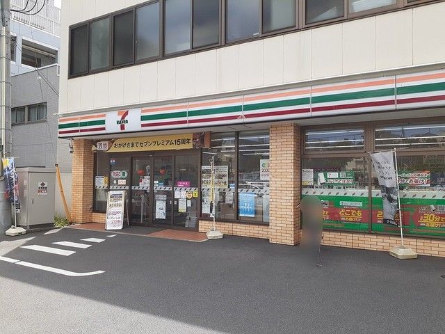 近くのコンビニまで200m（徒歩3分）