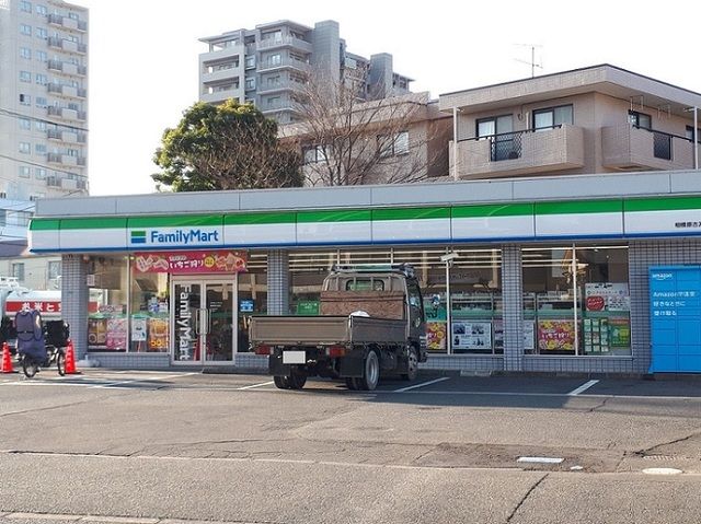近くのファミリーマート相模原古淵店まで300m（徒歩4分）