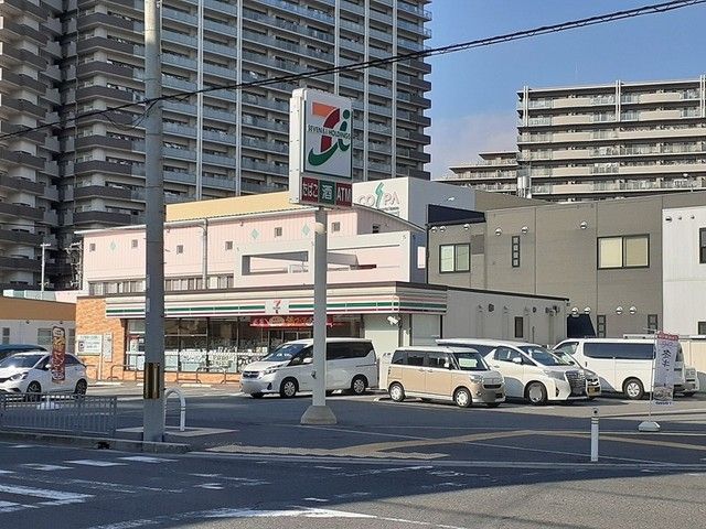 近くのセブンイレブン堺鳳南町店まで600m(徒歩8分)