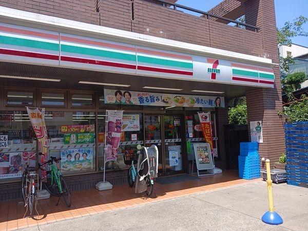 近くのセブンイレブン熊の前店まで433m(徒歩6分)