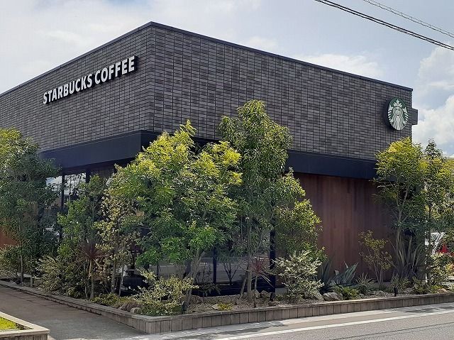 近くのスターバックス羽島福寿店まで1,100m（徒歩14分）
