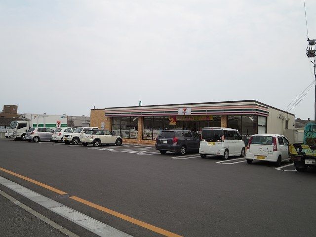 近くのセブンイレブン大分古国府まで300m（徒歩4分）