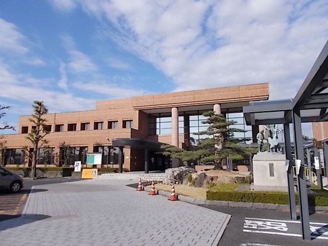 近くの羽島図書館まで750m(徒歩10分)