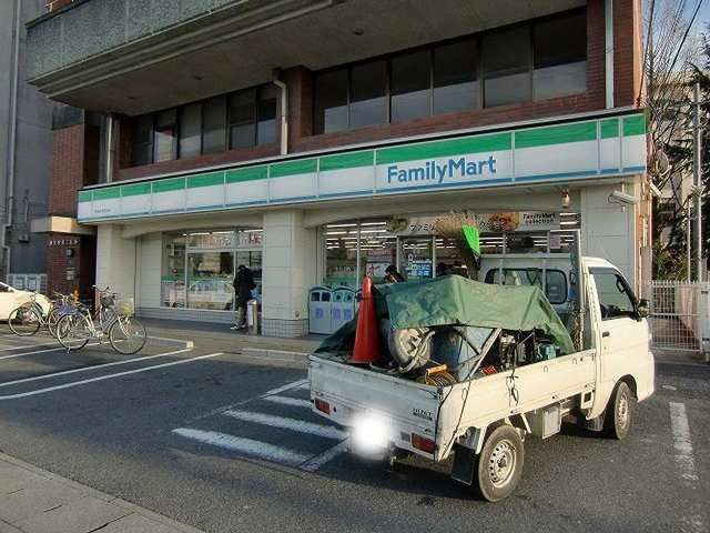 近くのコンビニまで180m（徒歩3分）