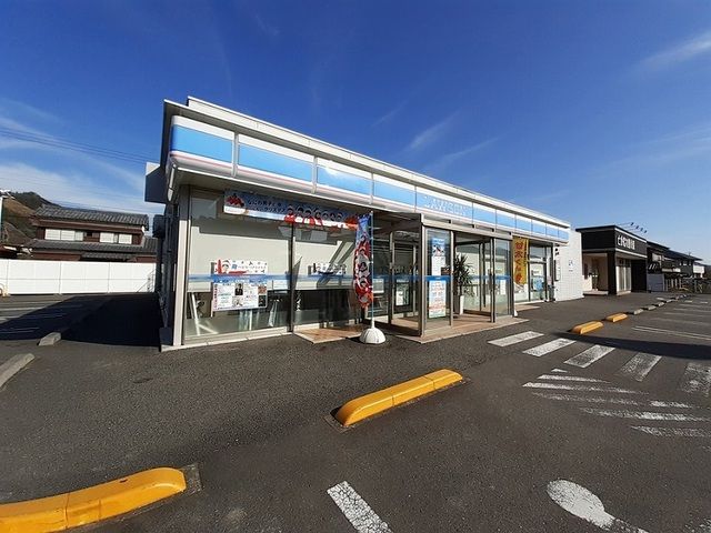 近くのコンビニまで180m（徒歩3分）