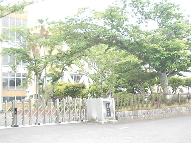 近くの小学校まで2,900m（徒歩37分）